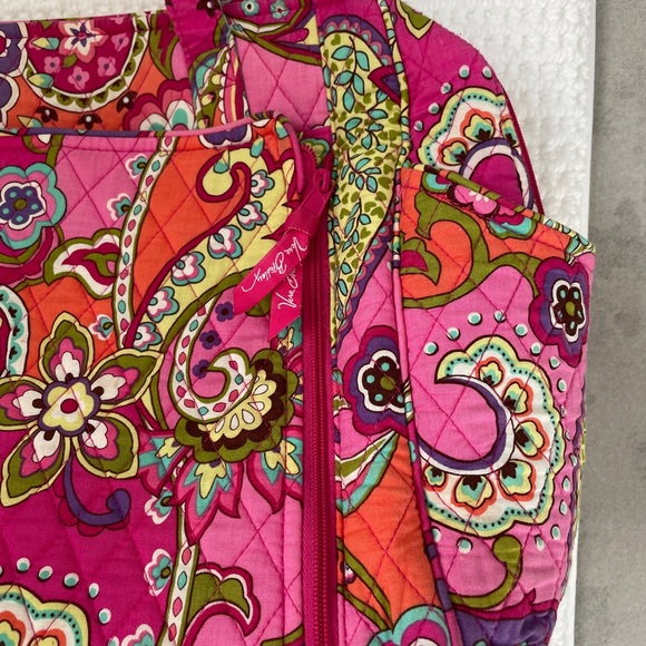 Almost new Vera Bradley : Pink paisley, diaper bag and changing mat - Picture 7 of 8